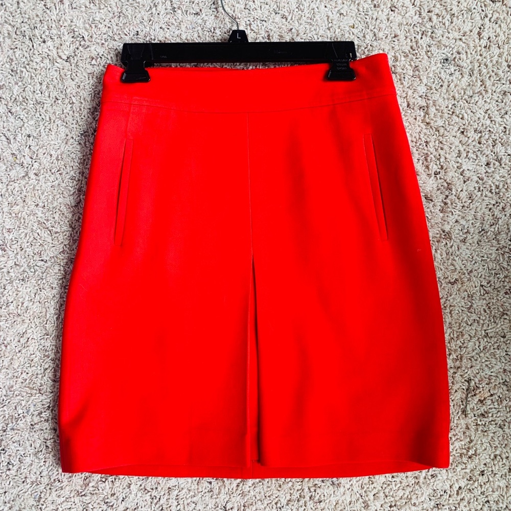 LOFT skirt with pockets!